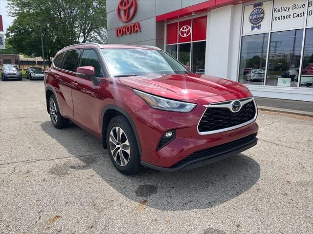 used 2020 Toyota Highlander car, priced at $33,537