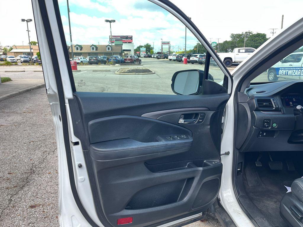 used 2022 Honda Pilot car, priced at $27,672
