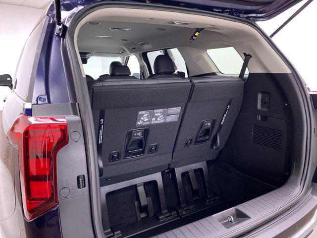 new 2025 Kia Carnival car, priced at $40,500
