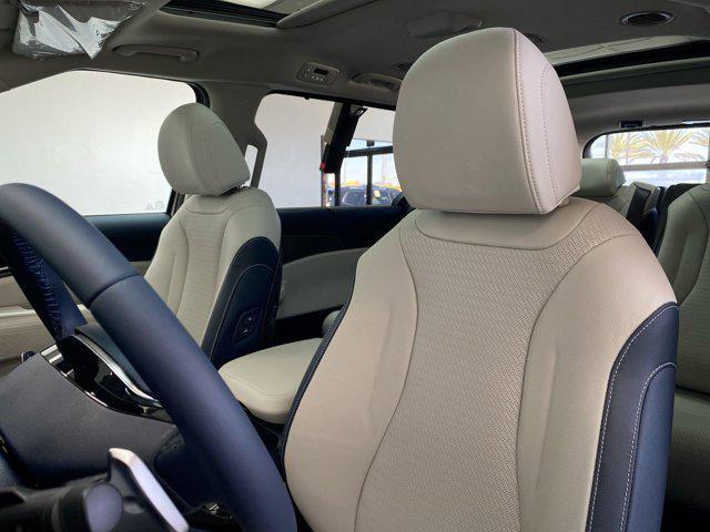 new 2025 Kia Carnival Hybrid car, priced at $55,515