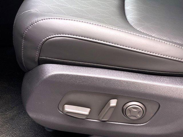 new 2025 Kia Carnival Hybrid car, priced at $53,595