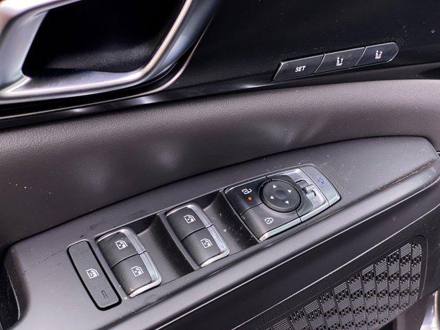 new 2025 Kia Carnival Hybrid car, priced at $50,600