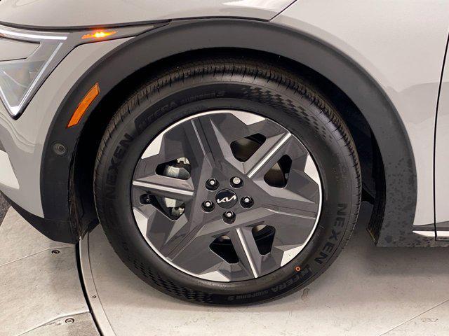 new 2025 Kia EV6 car, priced at $49,915