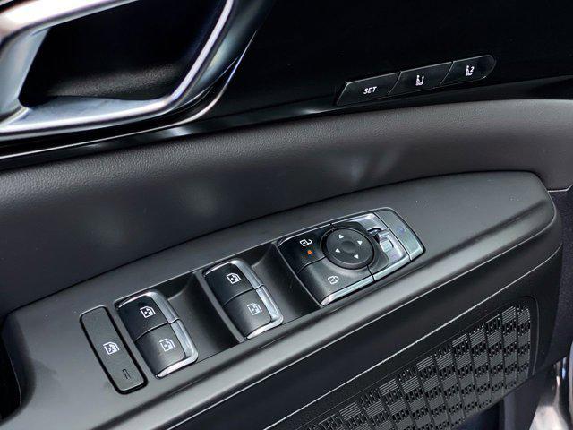 new 2025 Kia Carnival Hybrid car, priced at $51,405