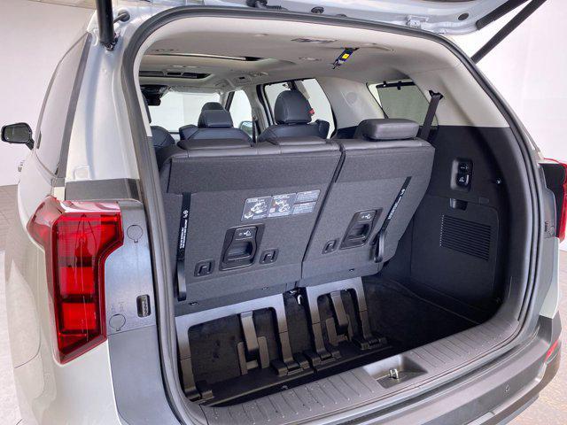 new 2025 Kia Carnival Hybrid car, priced at $50,600