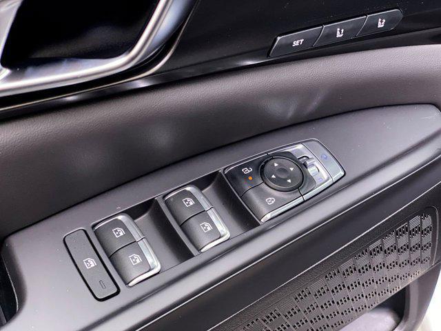 new 2025 Kia Carnival Hybrid car, priced at $50,600
