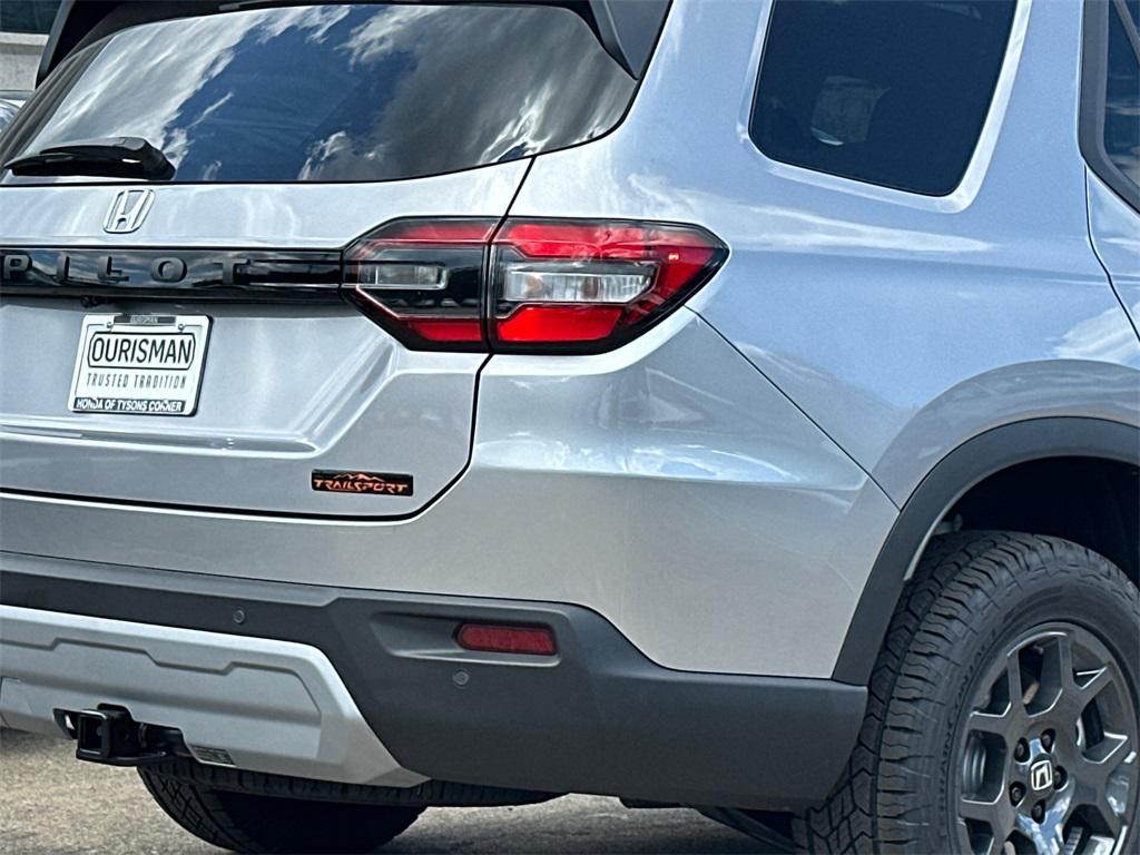 new 2025 Honda Pilot car, priced at $48,192