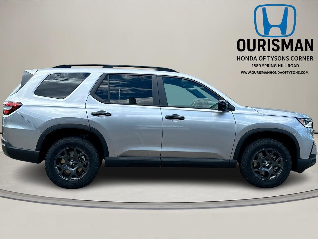 new 2025 Honda Pilot car, priced at $48,192