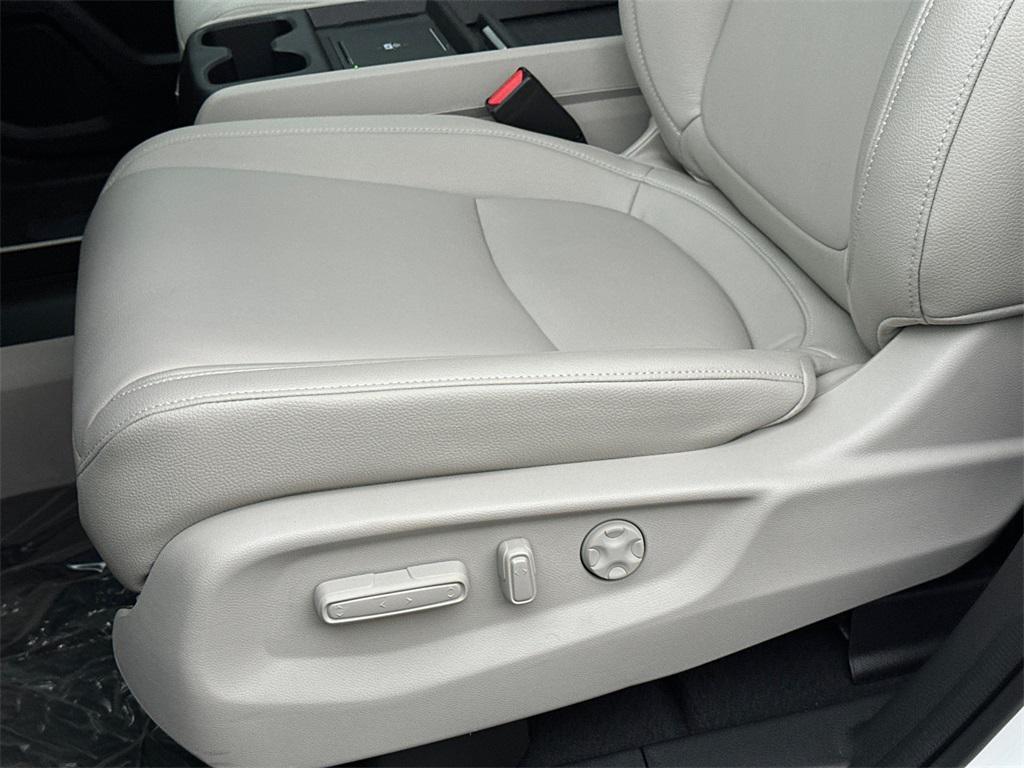 new 2026 Honda Odyssey car, priced at $42,065