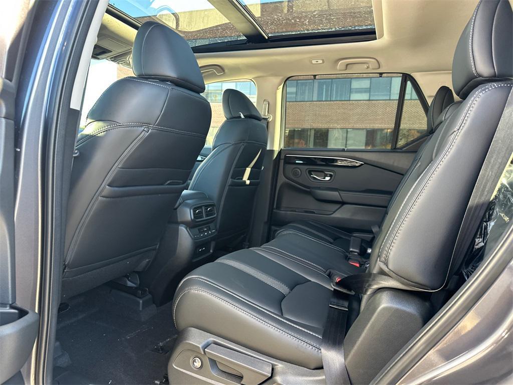 new 2025 Honda Pilot car, priced at $48,566