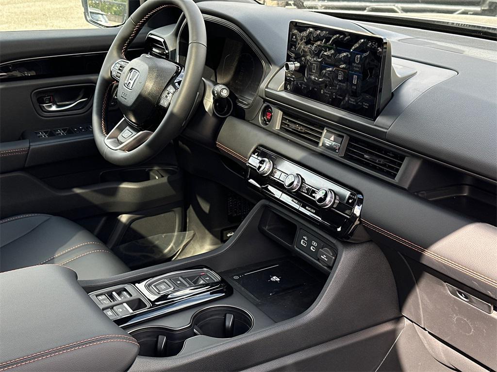 new 2025 Honda Pilot car, priced at $47,832