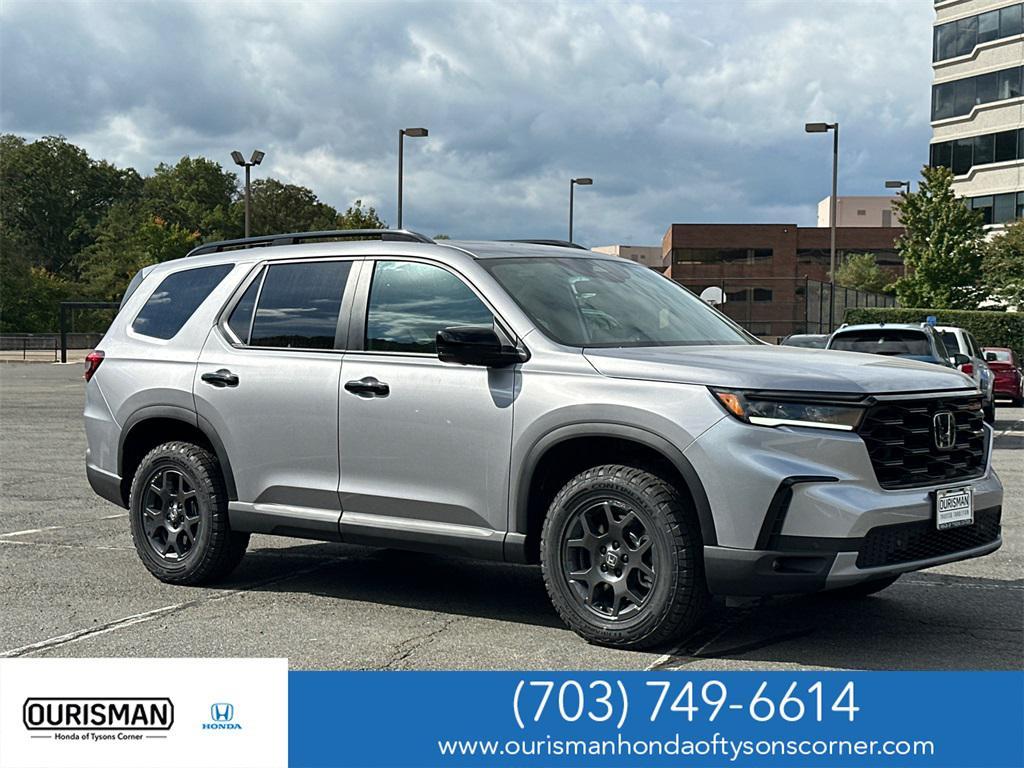 new 2025 Honda Pilot car, priced at $47,833