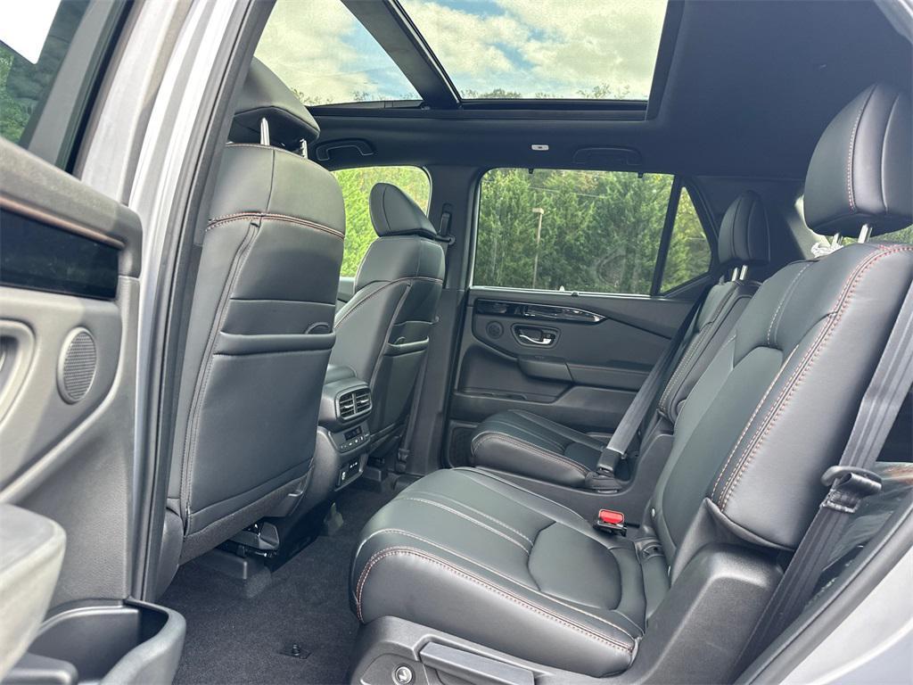 new 2025 Honda Pilot car, priced at $47,832