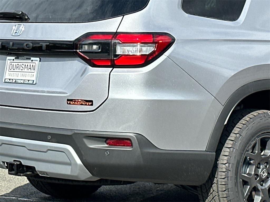 new 2025 Honda Pilot car, priced at $47,832
