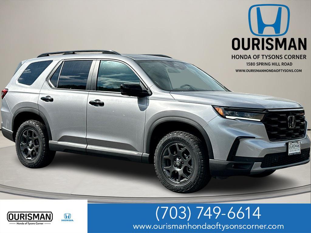 new 2025 Honda Pilot car, priced at $47,833