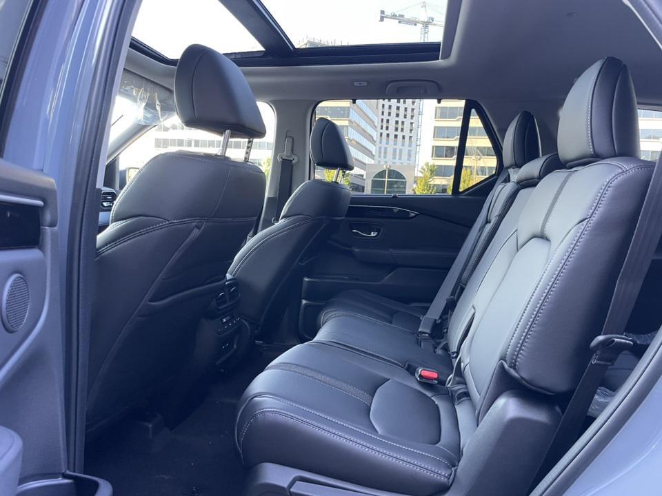 new 2025 Honda Pilot car, priced at $47,703