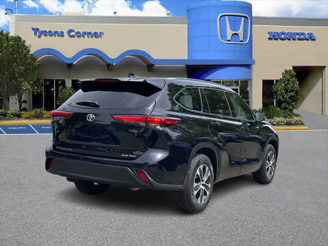 used 2021 Toyota Highlander car, priced at $34,000