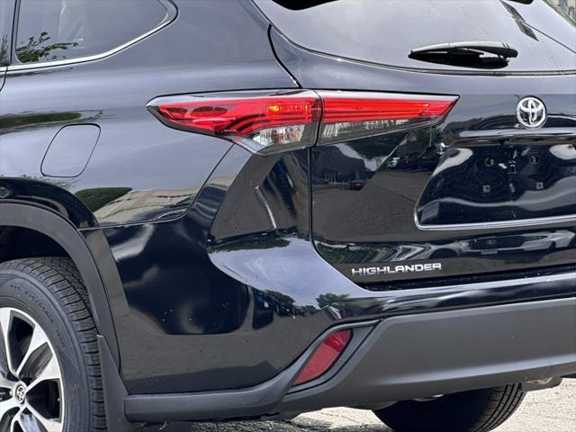 used 2021 Toyota Highlander car, priced at $34,000