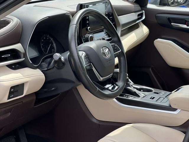 used 2021 Toyota Highlander car, priced at $34,000