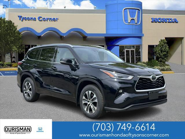 used 2021 Toyota Highlander car, priced at $34,000
