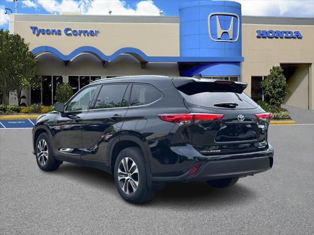 used 2021 Toyota Highlander car, priced at $34,000