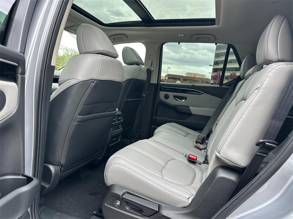 new 2025 Honda Pilot car, priced at $48,566