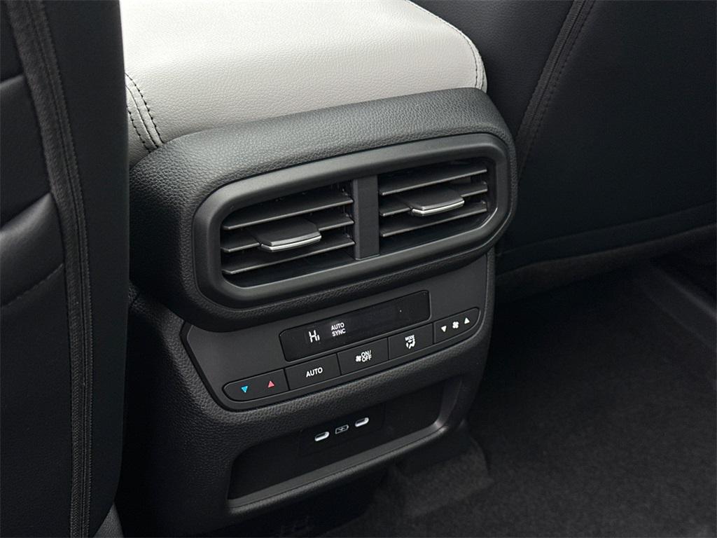 new 2025 Honda Pilot car, priced at $48,566