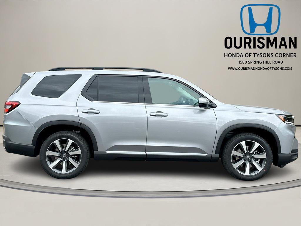 new 2025 Honda Pilot car, priced at $48,566