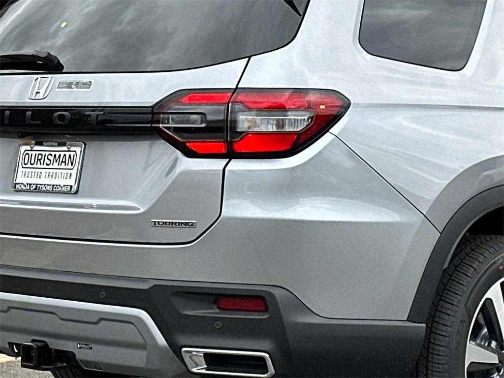 new 2025 Honda Pilot car, priced at $48,566