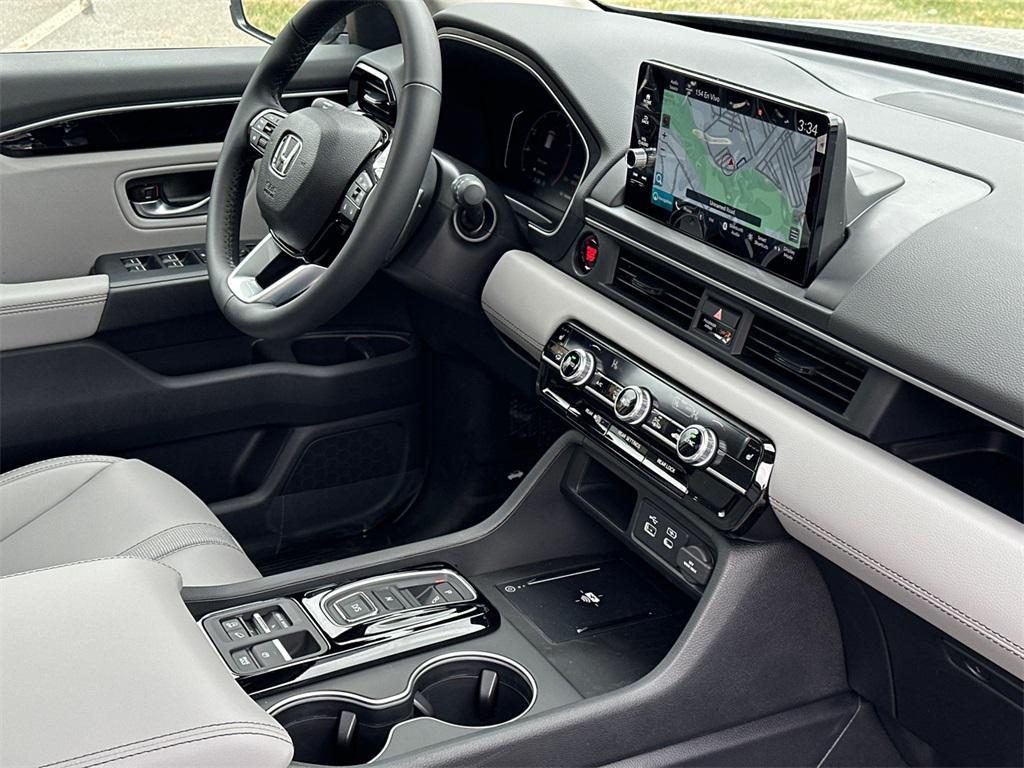 new 2025 Honda Pilot car, priced at $48,566