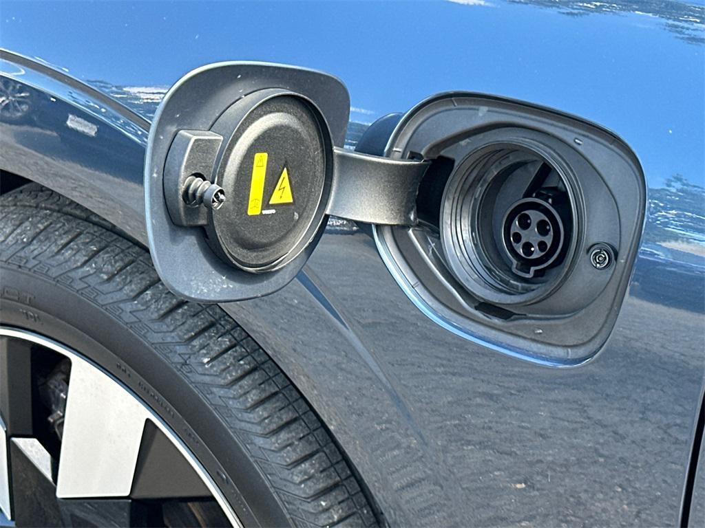 used 2023 Volvo XC60 Recharge Plug-In Hybrid car, priced at $43,000