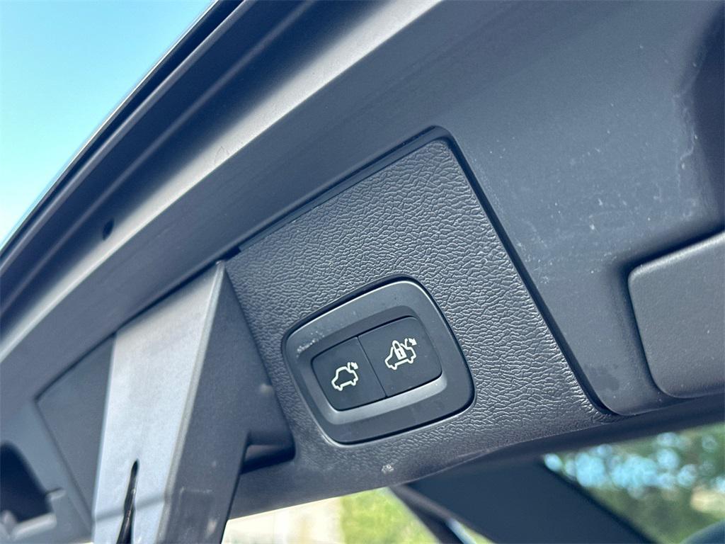 used 2023 Volvo XC60 Recharge Plug-In Hybrid car, priced at $43,000