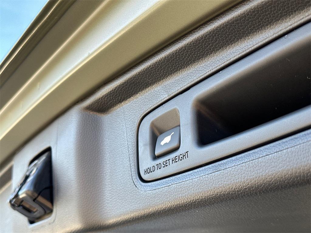 new 2026 Honda CR-V Hybrid car, priced at $38,665