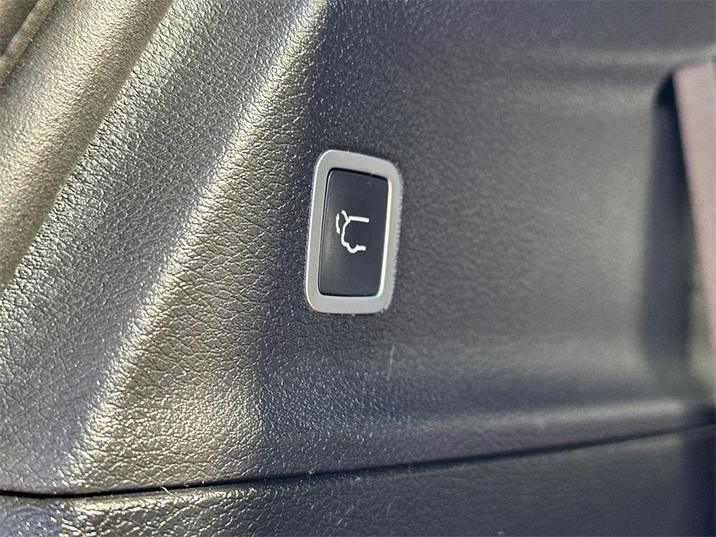 used 2018 Chrysler Pacifica car, priced at $15,000