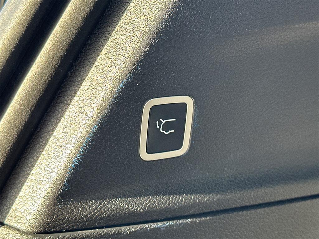 used 2025 Chrysler Pacifica car, priced at $35,500