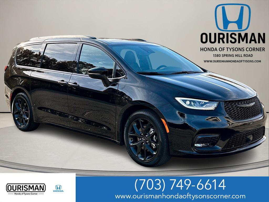 used 2025 Chrysler Pacifica car, priced at $35,500