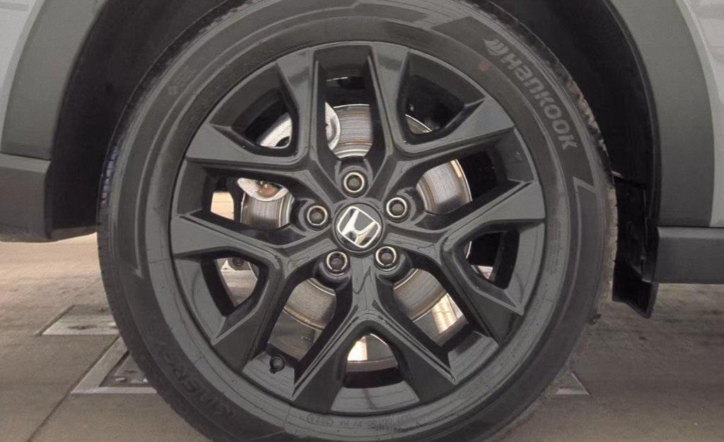 used 2025 Honda HR-V car, priced at $27,500
