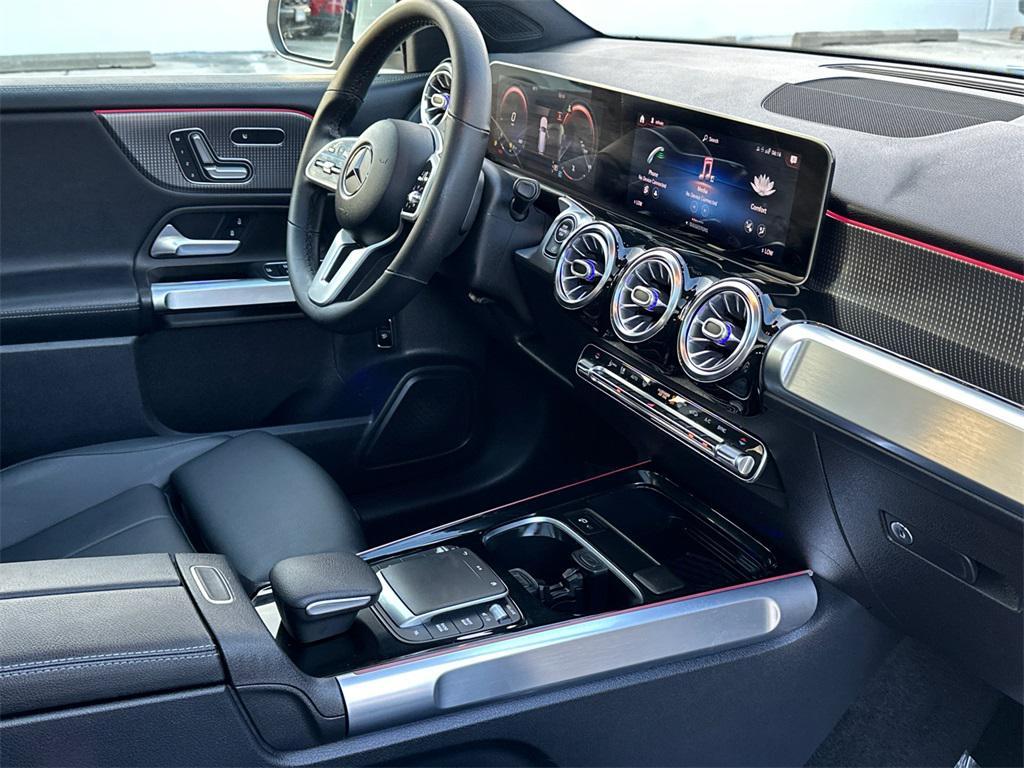 used 2021 Mercedes-Benz GLB 250 car, priced at $25,000