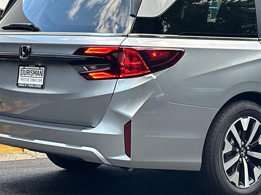 new 2026 Honda Odyssey car, priced at $42,084