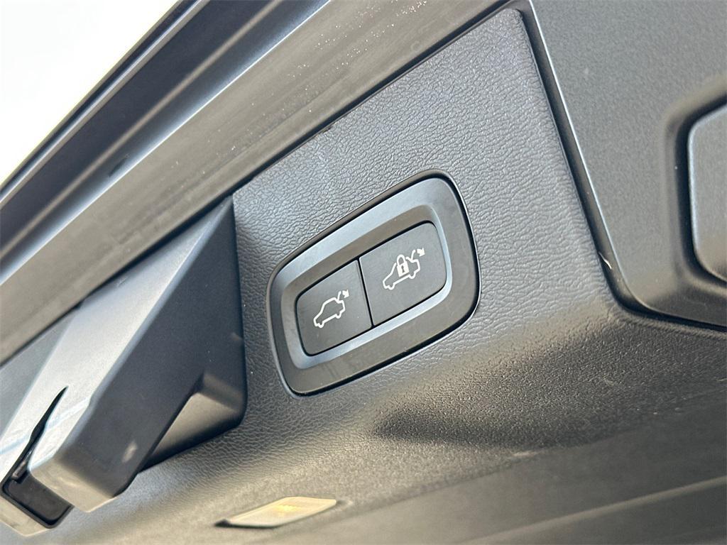 used 2024 Volvo XC60 Recharge Plug-In Hybrid car, priced at $43,000