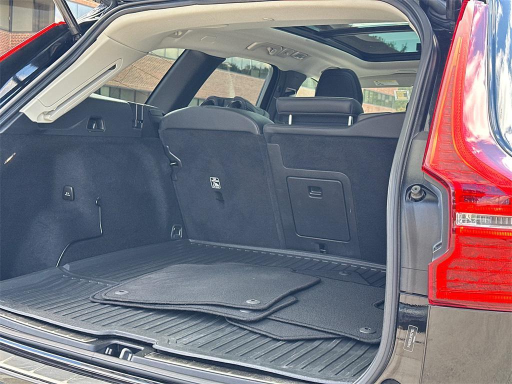 used 2024 Volvo XC60 Recharge Plug-In Hybrid car, priced at $43,000