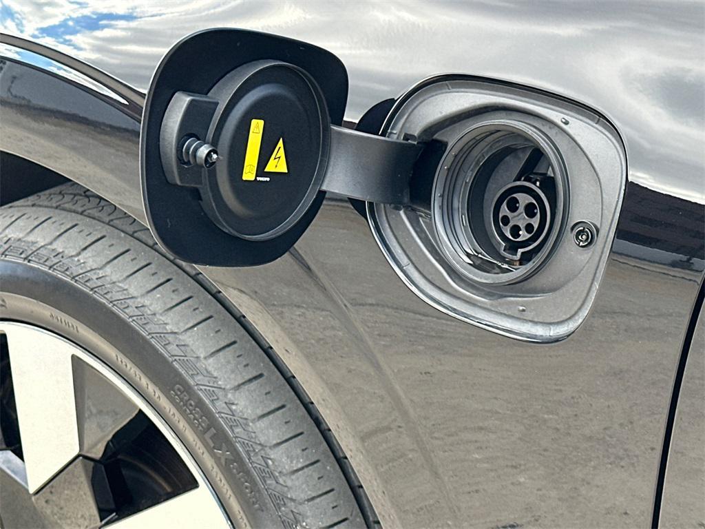 used 2024 Volvo XC60 Recharge Plug-In Hybrid car, priced at $43,000