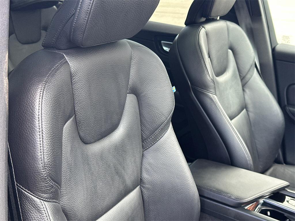 used 2024 Volvo XC60 Recharge Plug-In Hybrid car, priced at $43,000