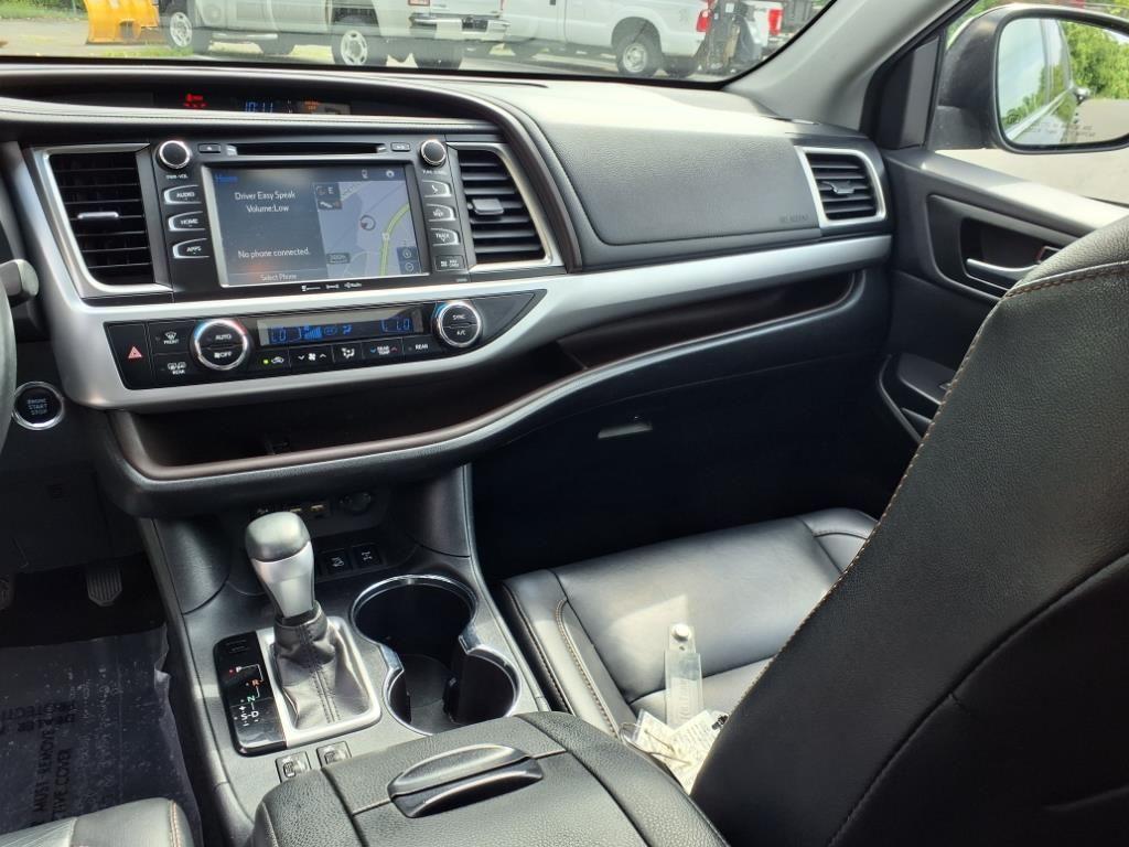 used 2019 Toyota Highlander car, priced at $26,118