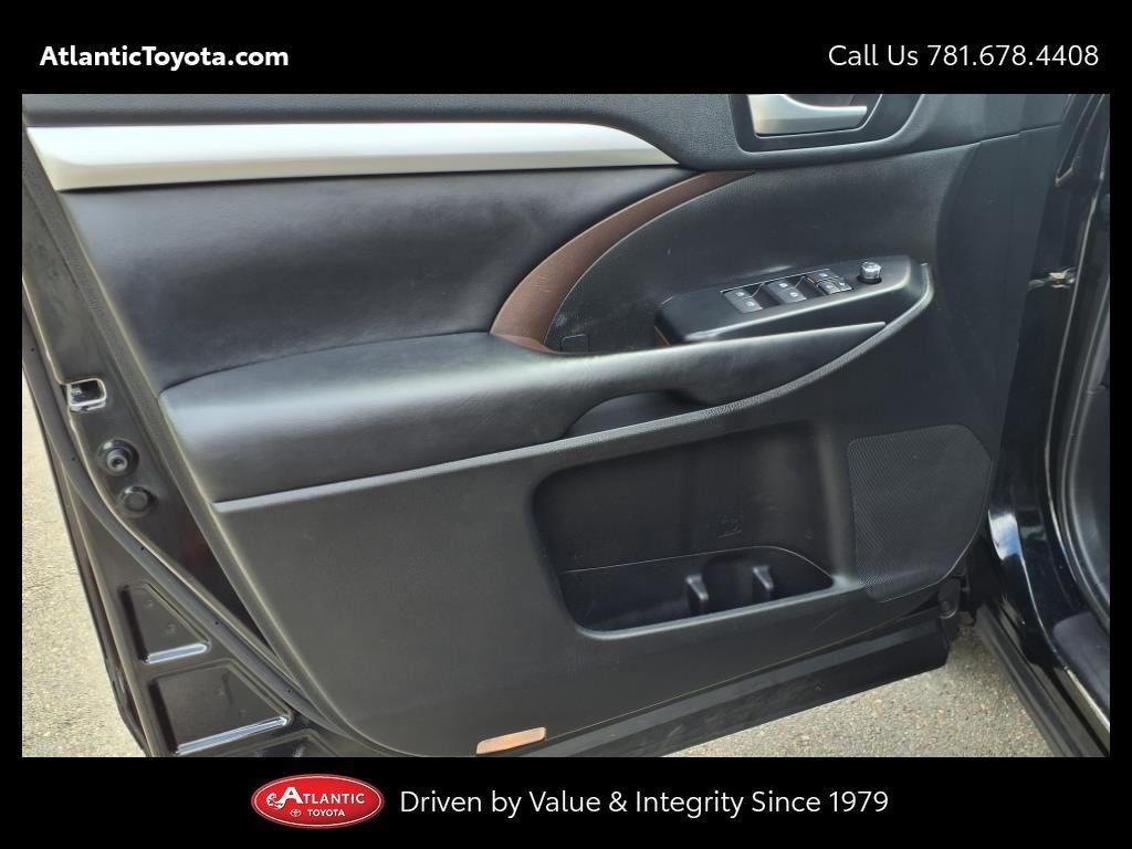 used 2019 Toyota Highlander car, priced at $26,118