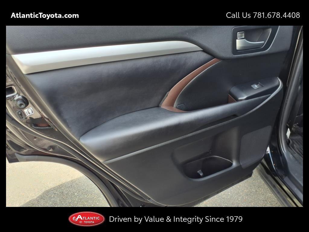 used 2019 Toyota Highlander car, priced at $26,118