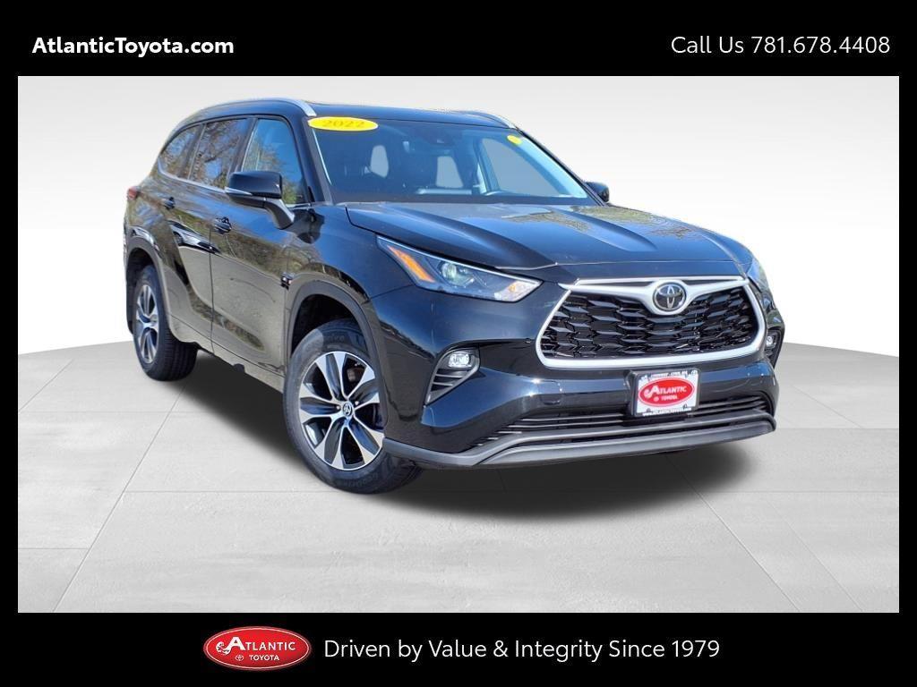 used 2022 Toyota Highlander car, priced at $39,334