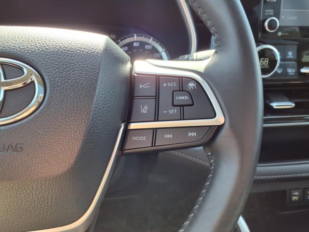 used 2022 Toyota Highlander car, priced at $36,994