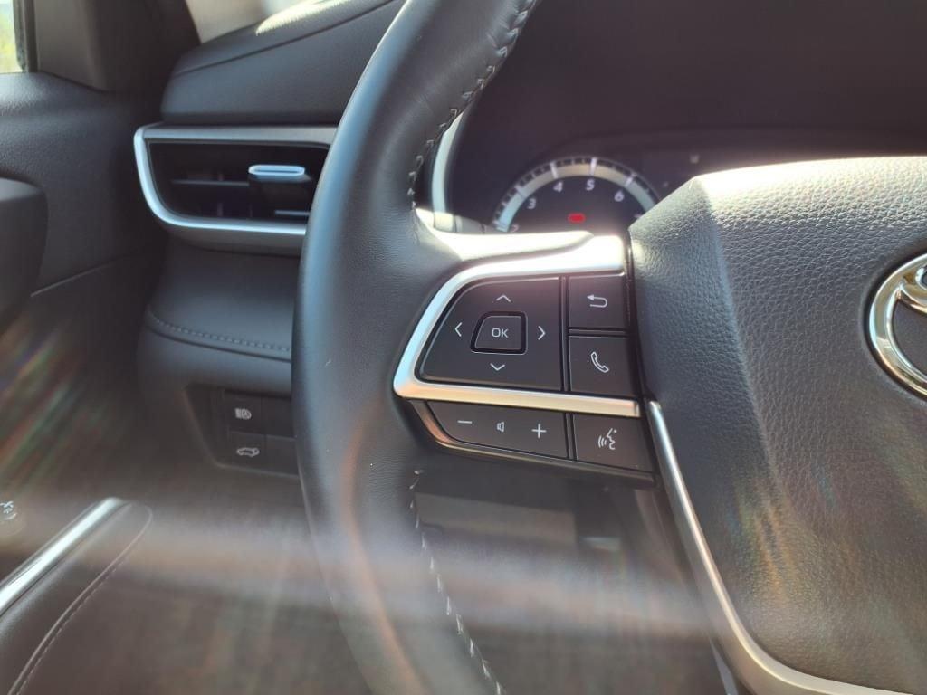 used 2022 Toyota Highlander car, priced at $38,443