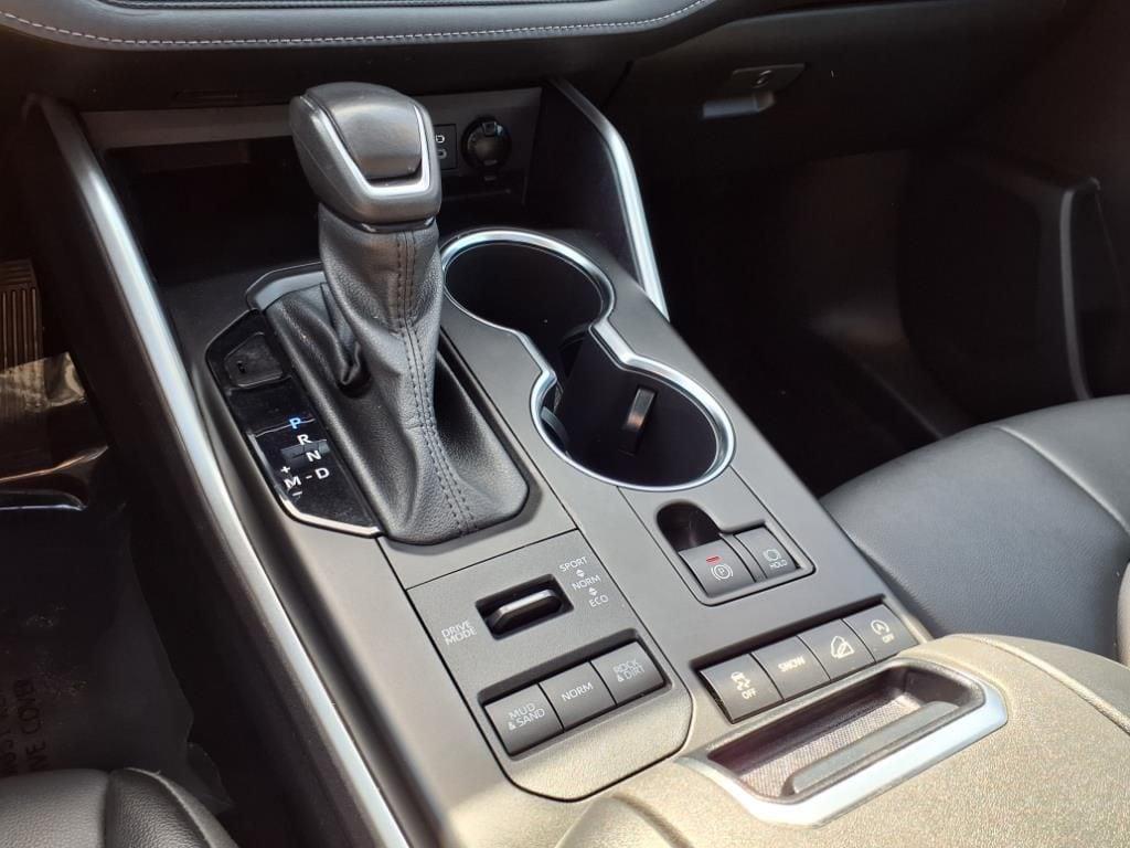 used 2022 Toyota Highlander car, priced at $38,443